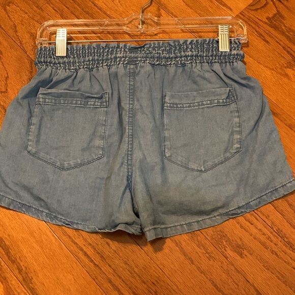 Love Tree Size Small elastic waist with drawstring & pocketed short shorts - Picture 2 of 8